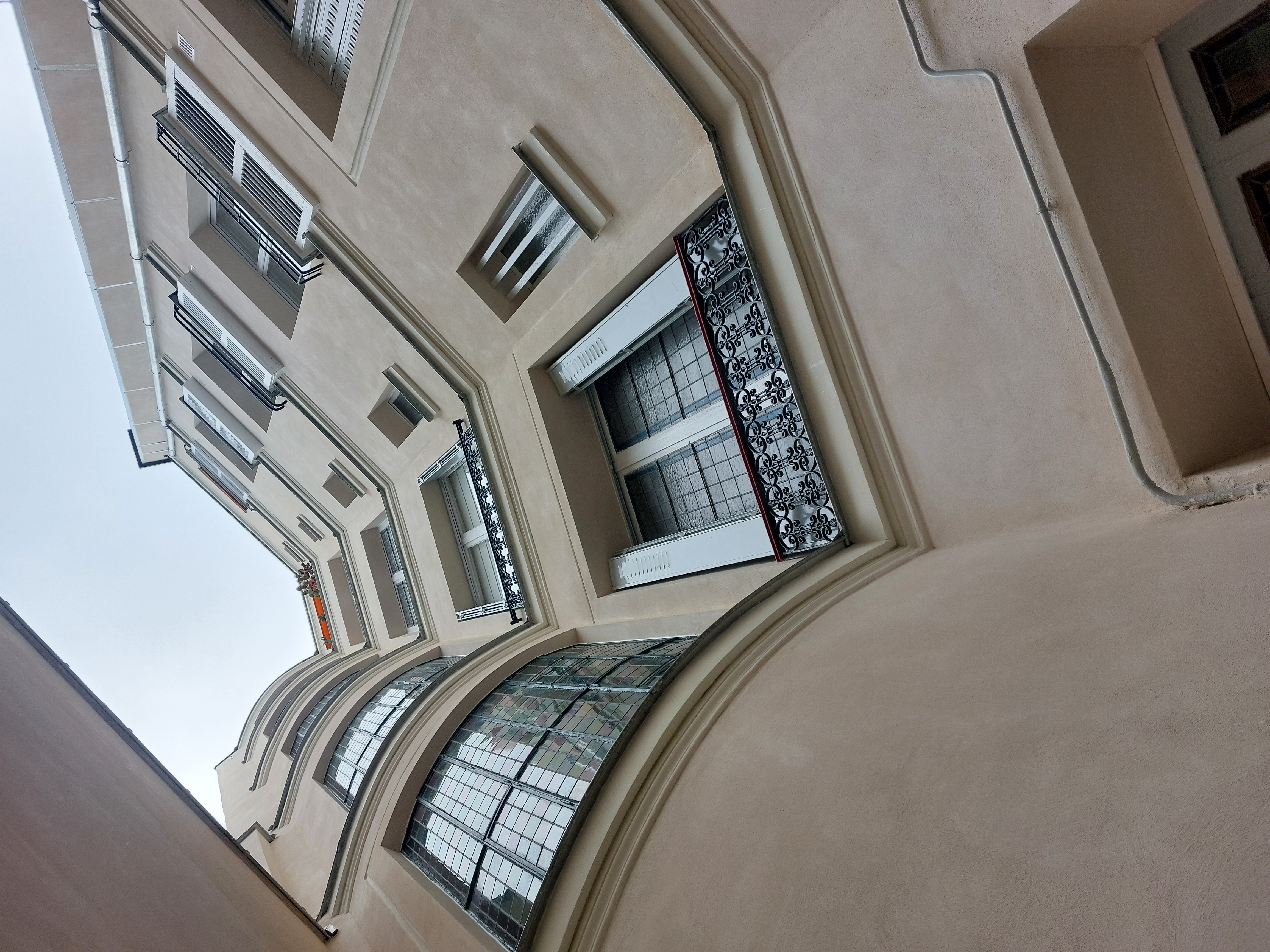 Ravalement immeuble haussmannien – finition enduit beige