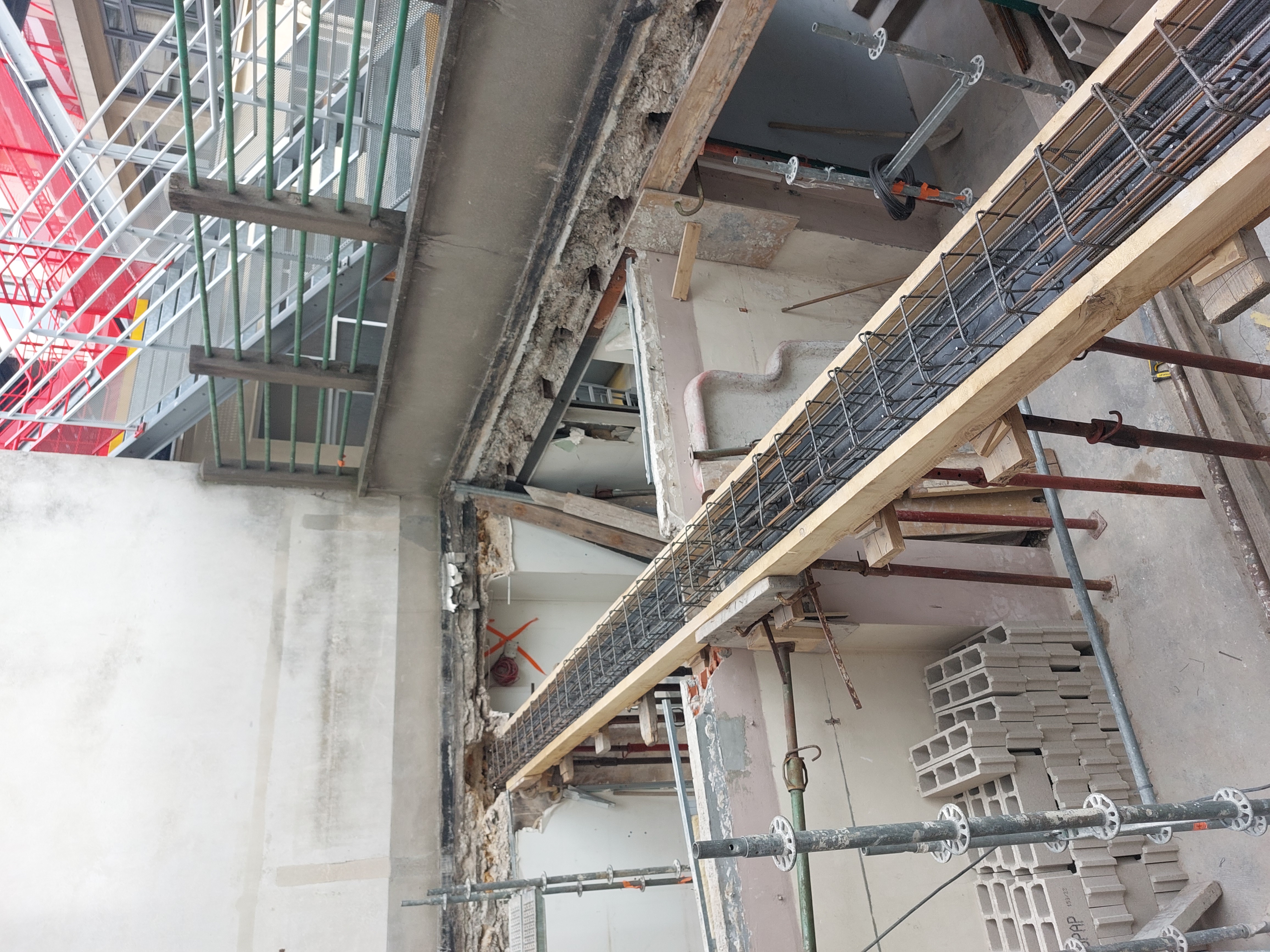 Maçonnerie – chantier de renforcement structurel avec ferraillage