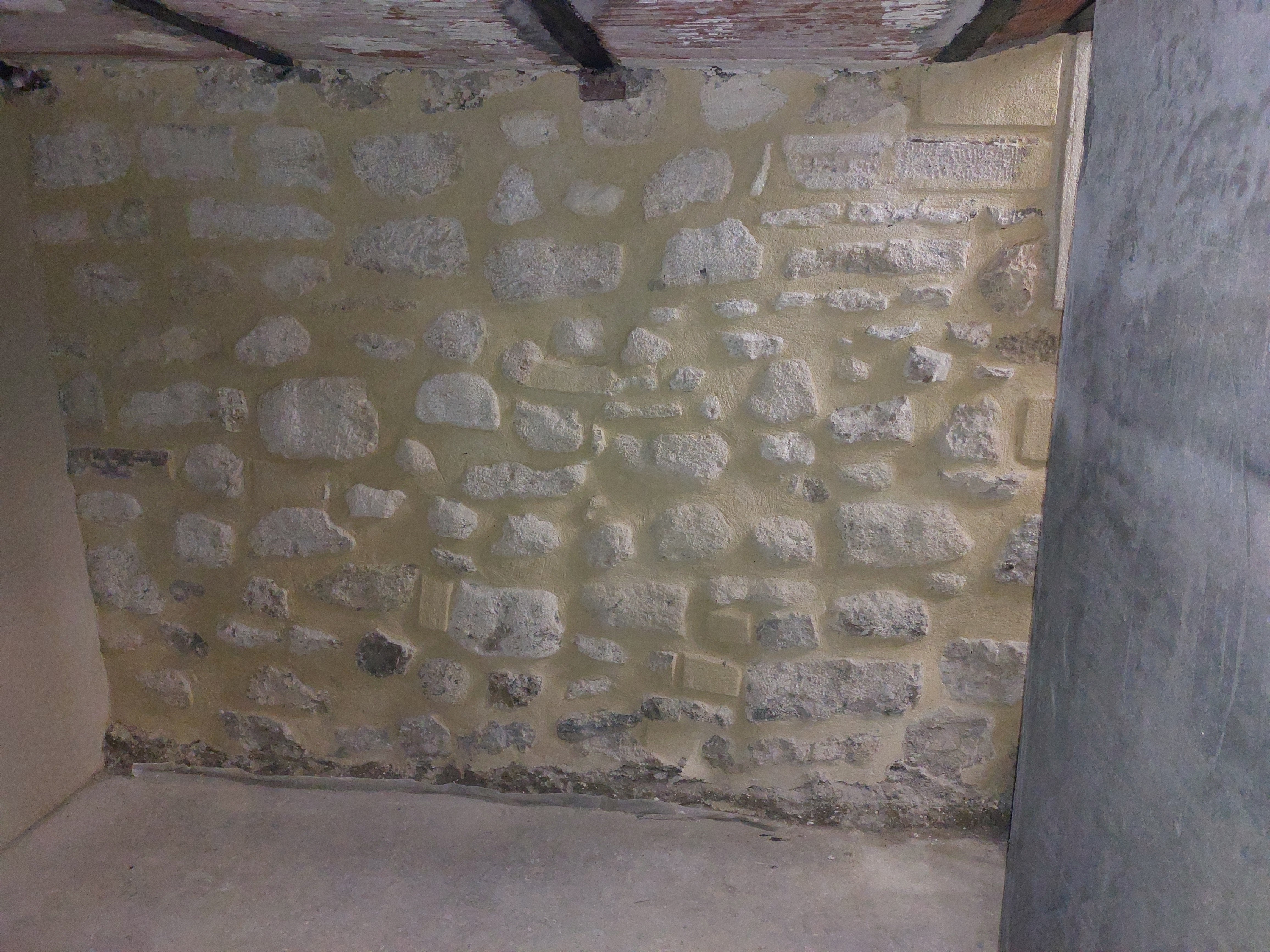Maçonnerie – mur en pierre apparente, dégagement et rejointoiement